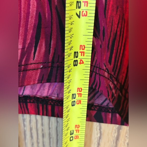 Beautifully red DRESS BARN peacock feather top - Picture 10 of 12